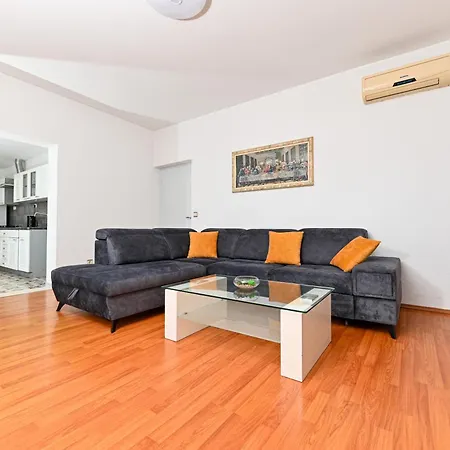 Sime Apartment *