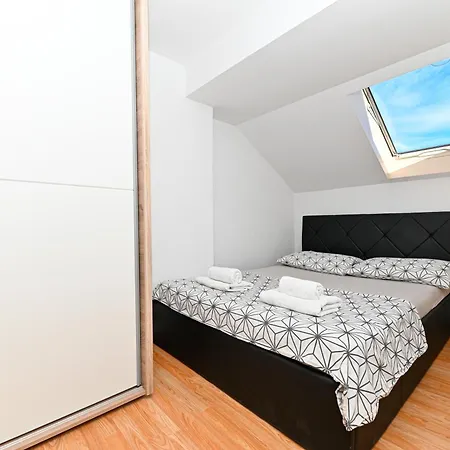 Sime Apartment *